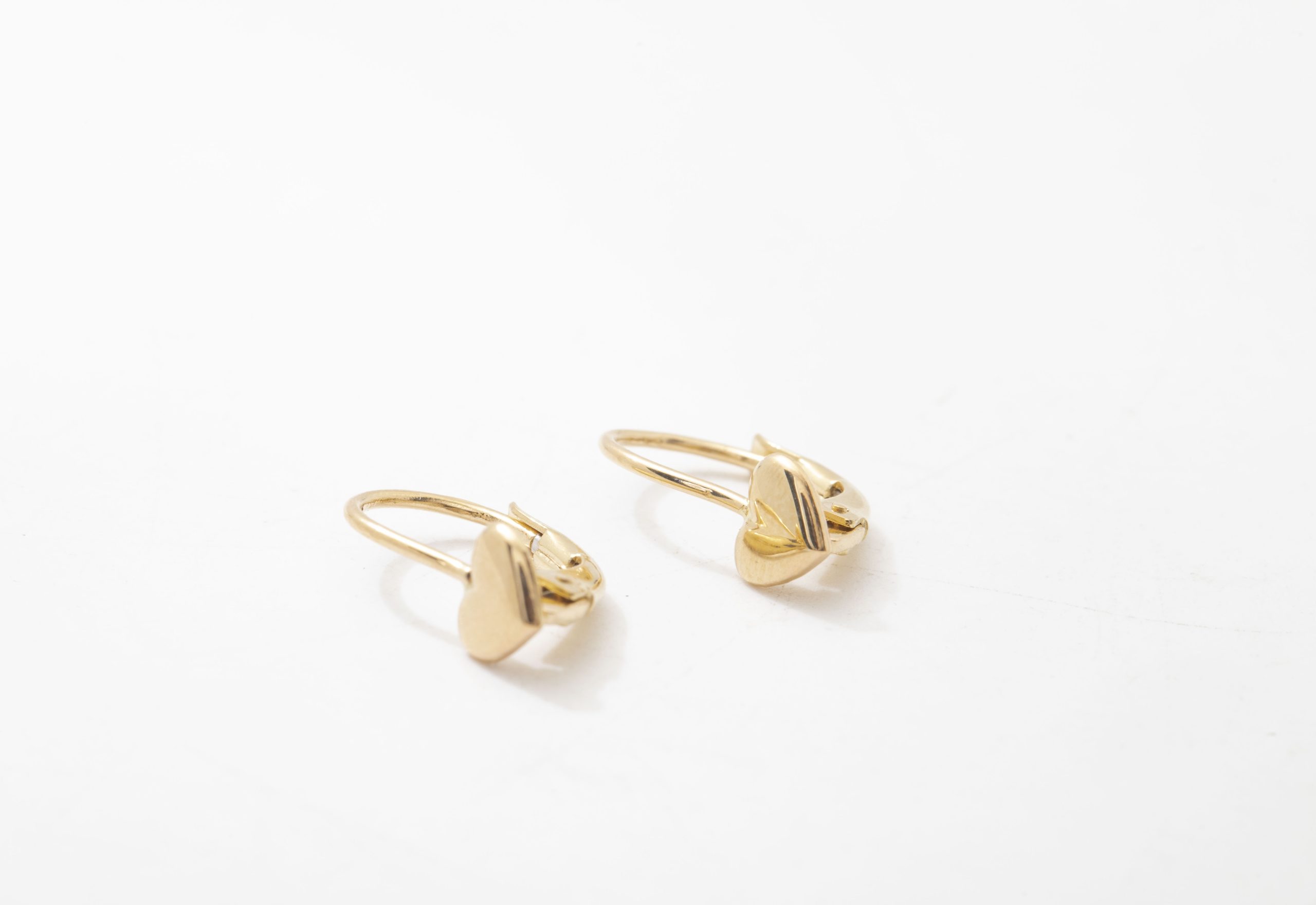 Aretes de niña con corazones
