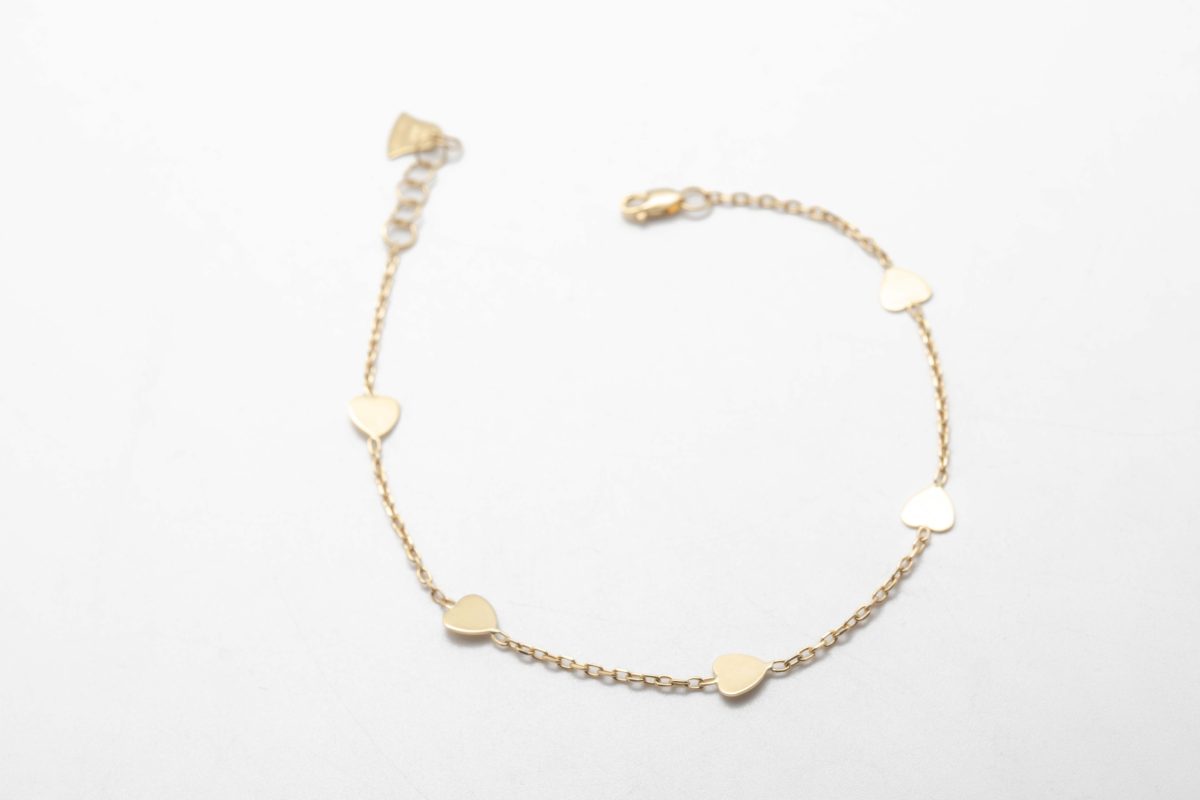 Pulsera con corazones
