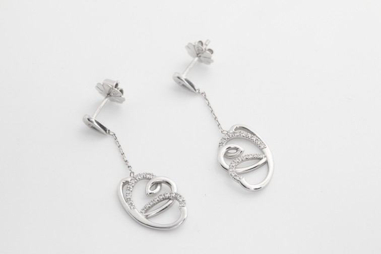 Aretes de mariposa con brillantes