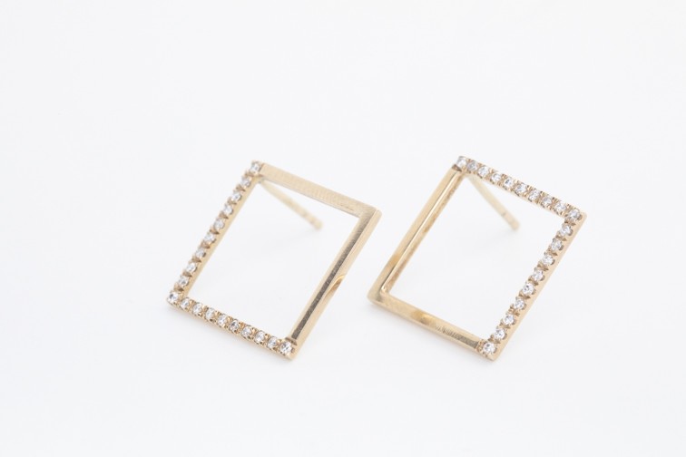 Aretes cuadrados con brillantes