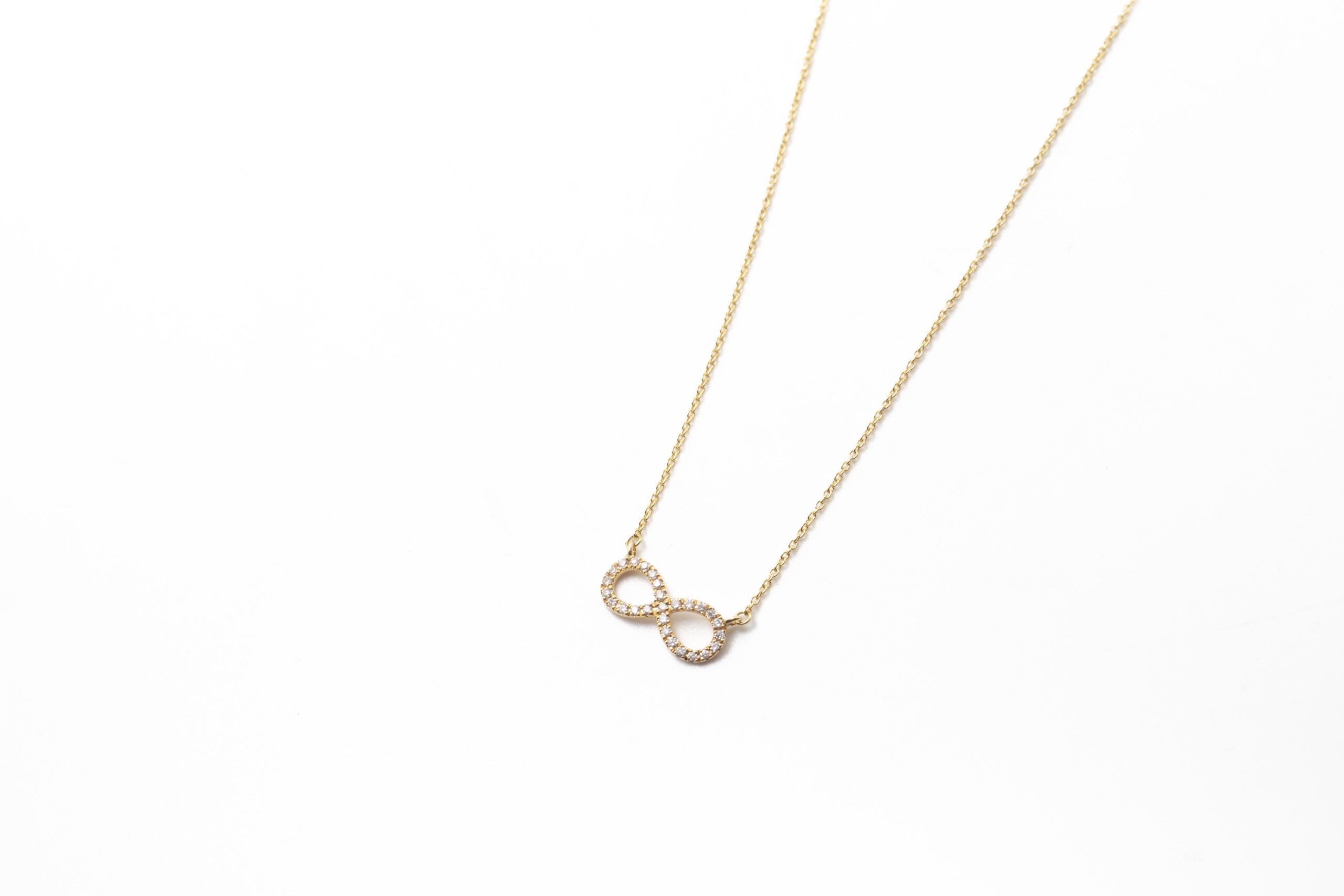 Collar infinito con diamantes