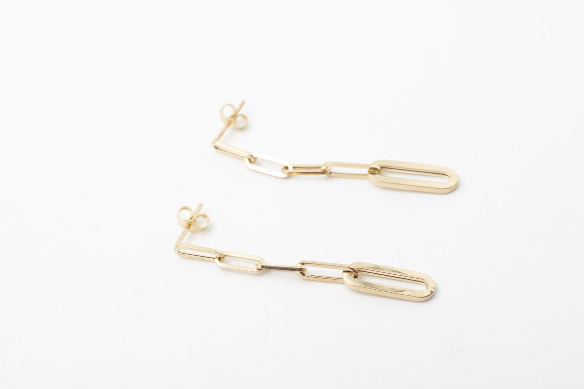Aretes colgantes en oro amarillo