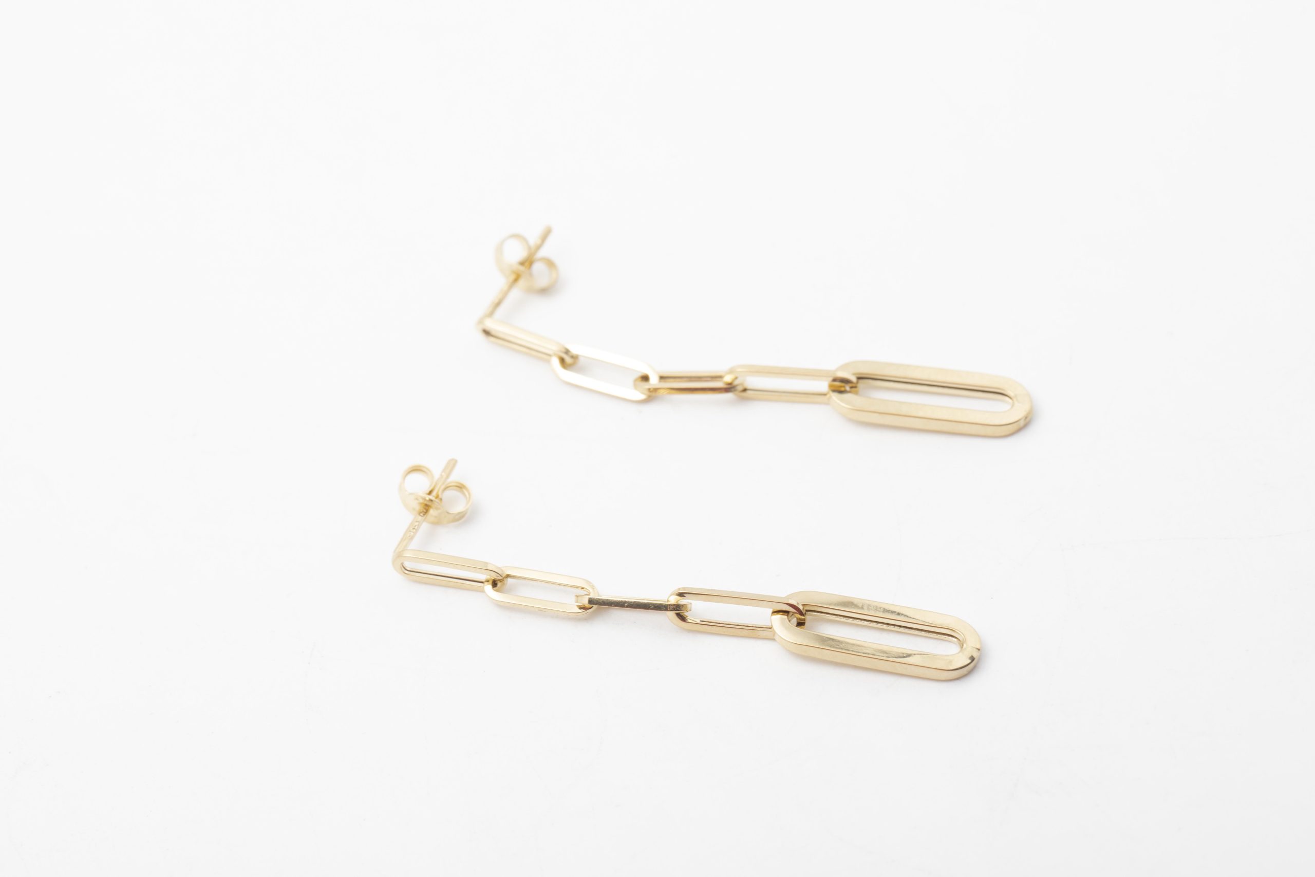 Aretes colgantes en oro amarillo