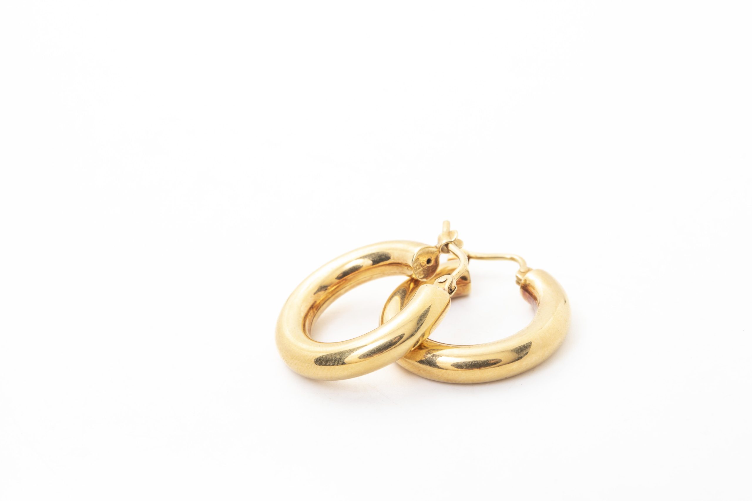 Argollas tubo en oro amarillo