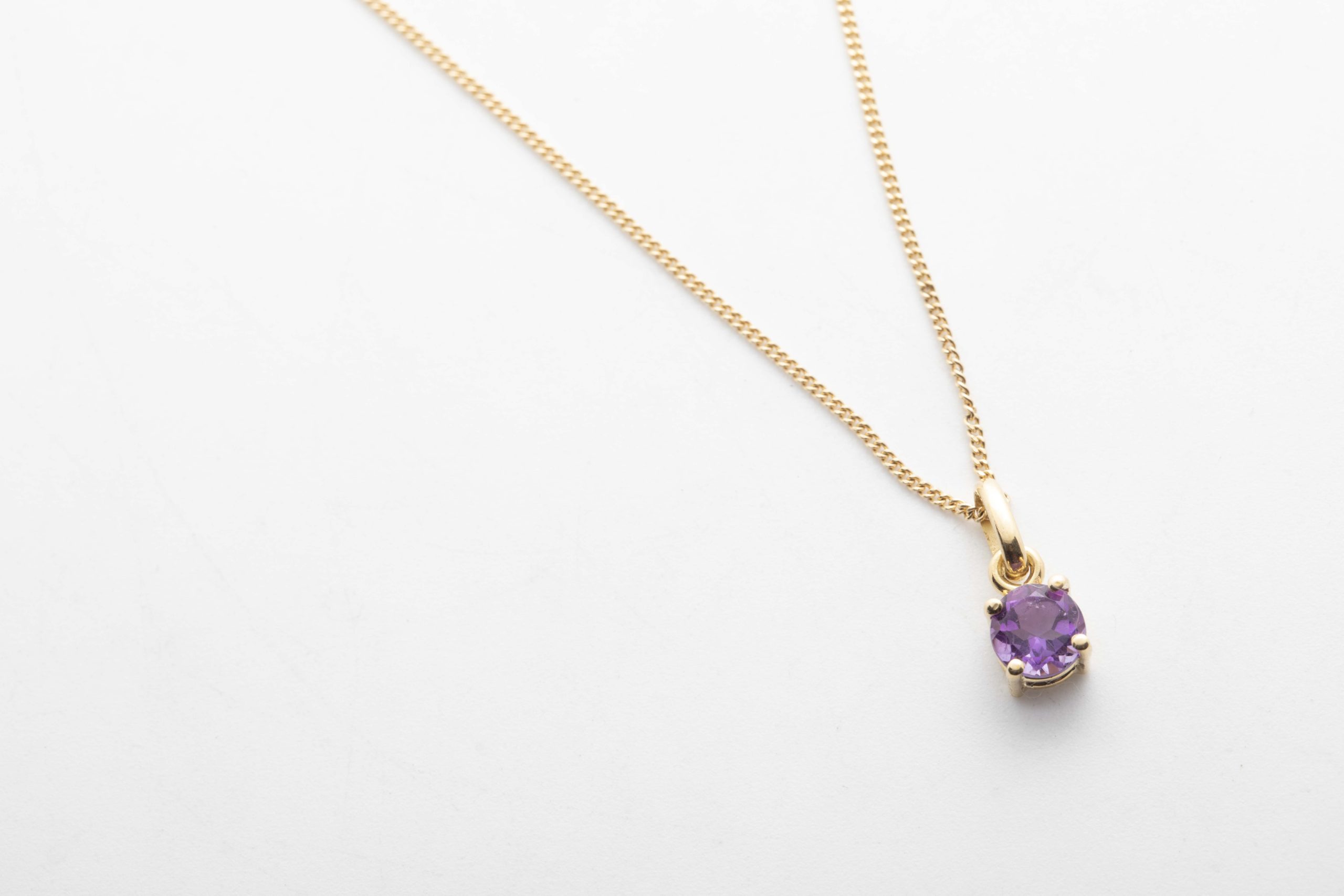 Collar con una amatista