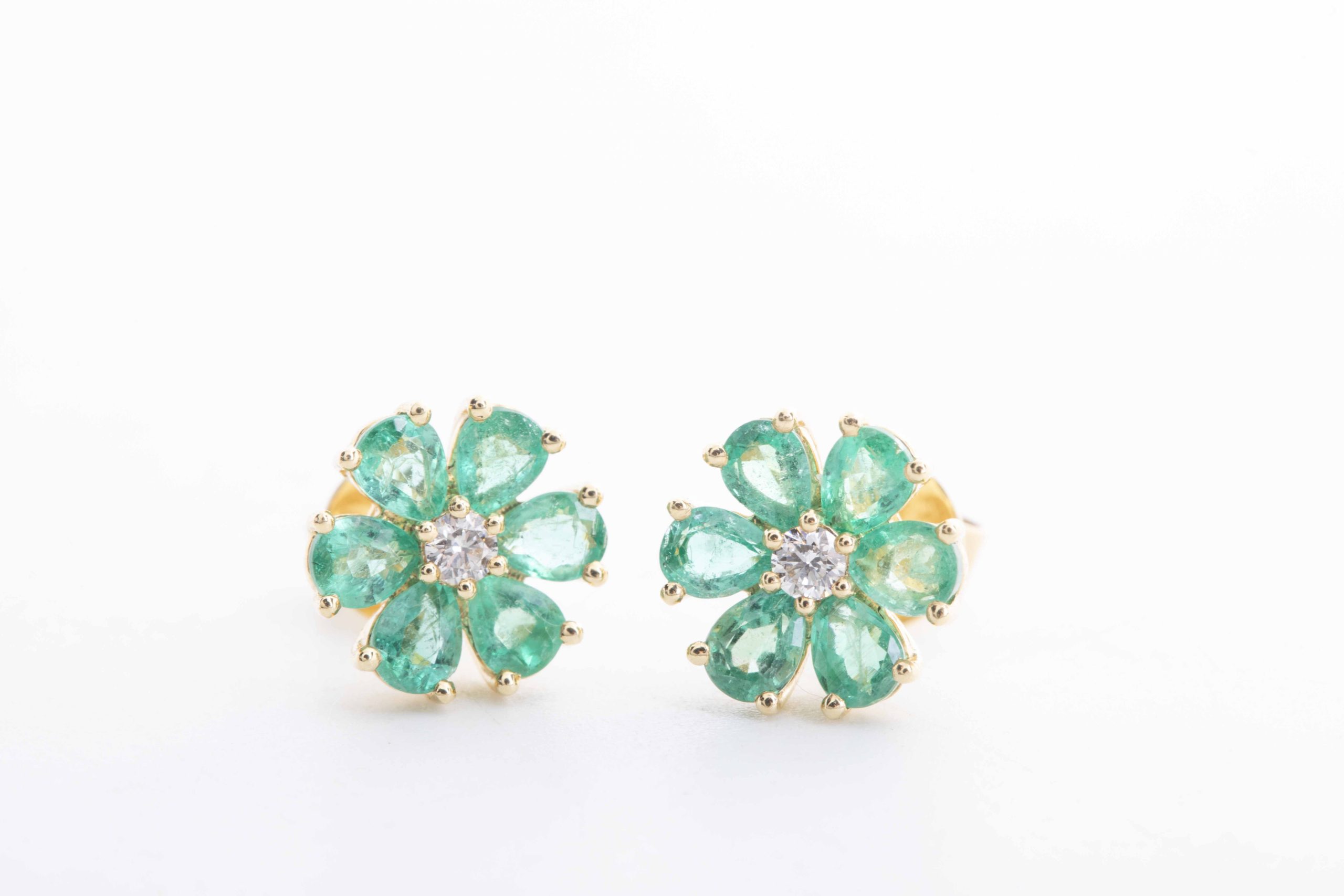 Aretes con esmeraldas y diamantes