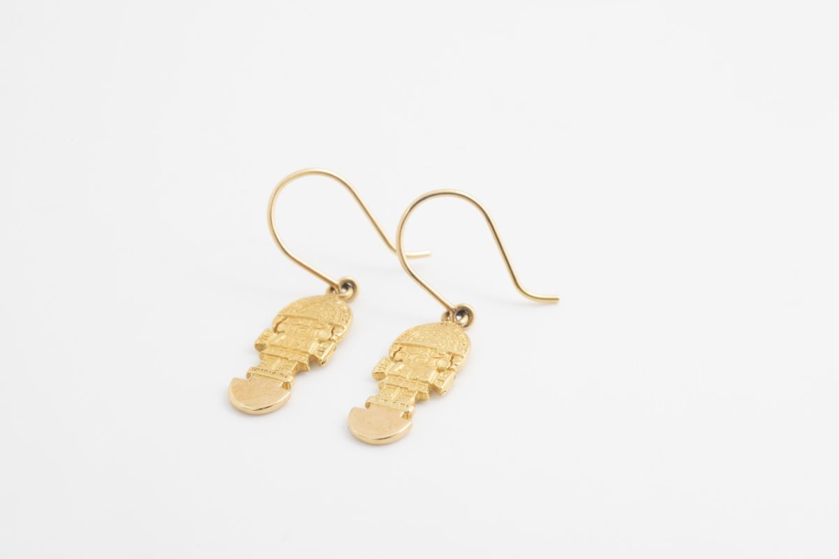 Aretes de Tumi en oro amarillo