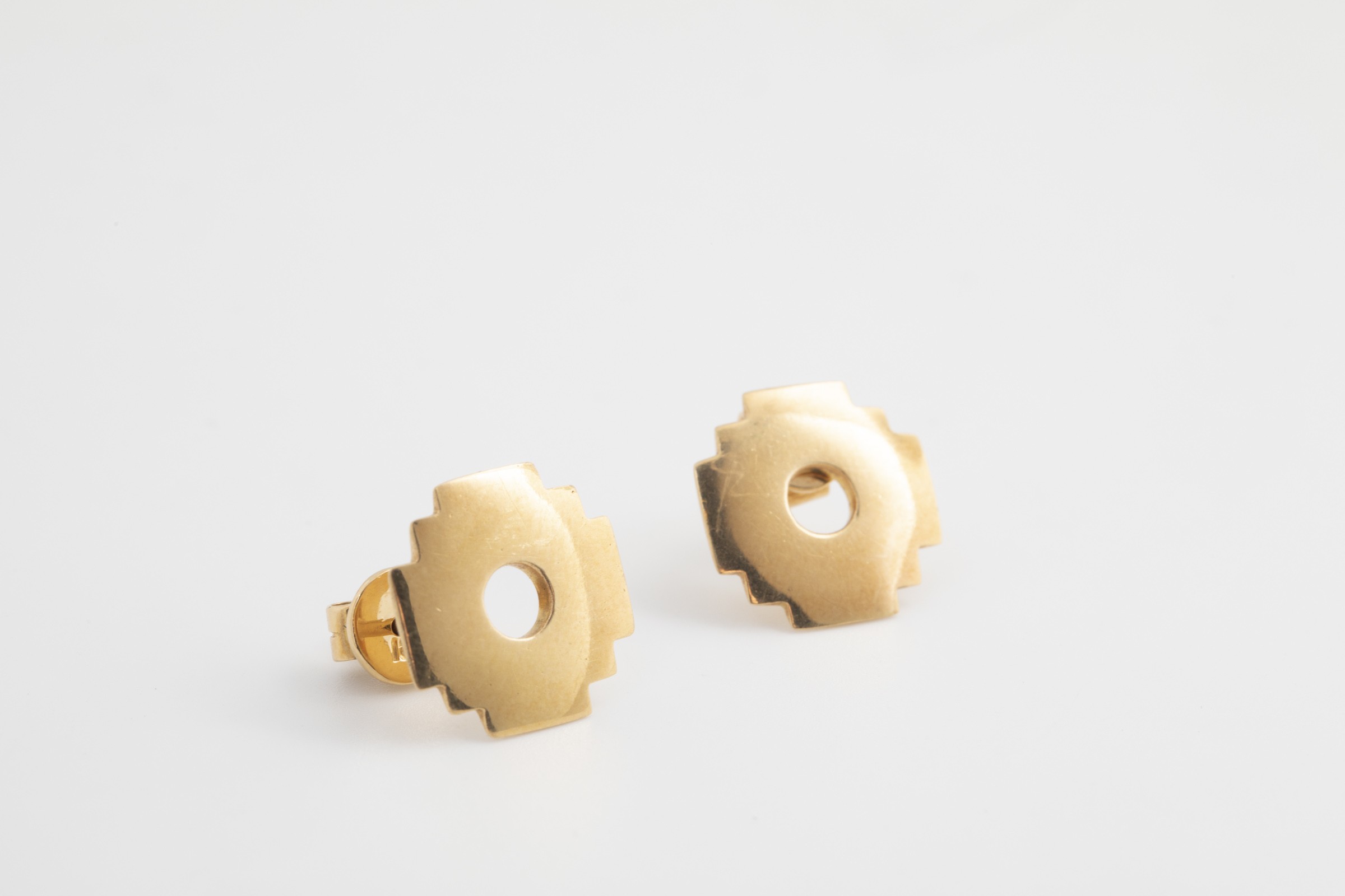 Aretes de chacana en oro amarillo