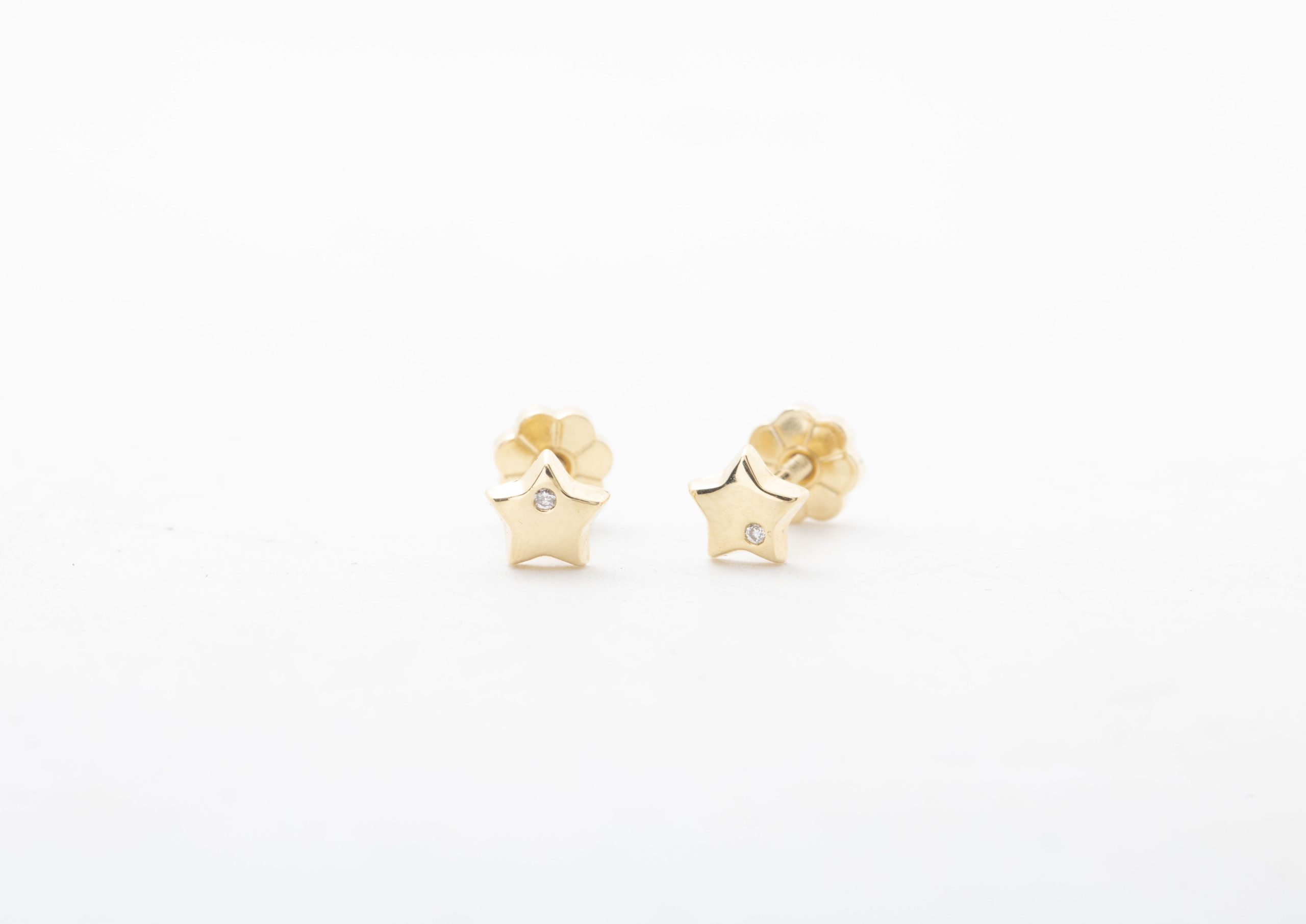 Aretes corazón con diamantes