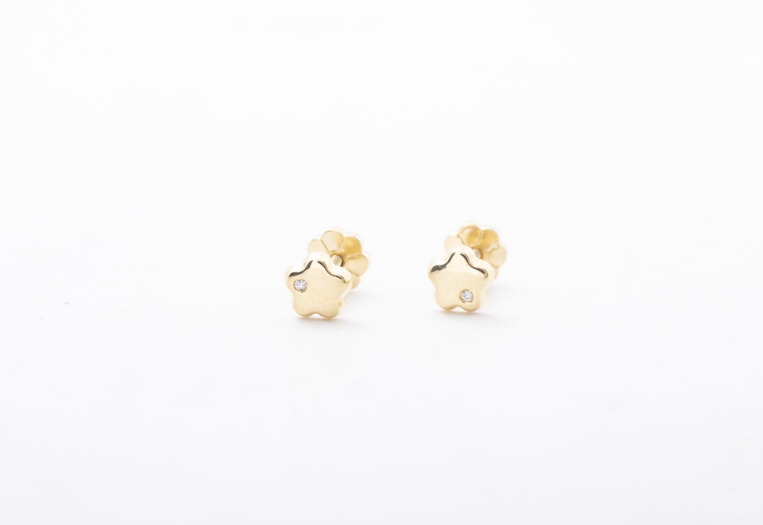 Aretes flor con diamantes