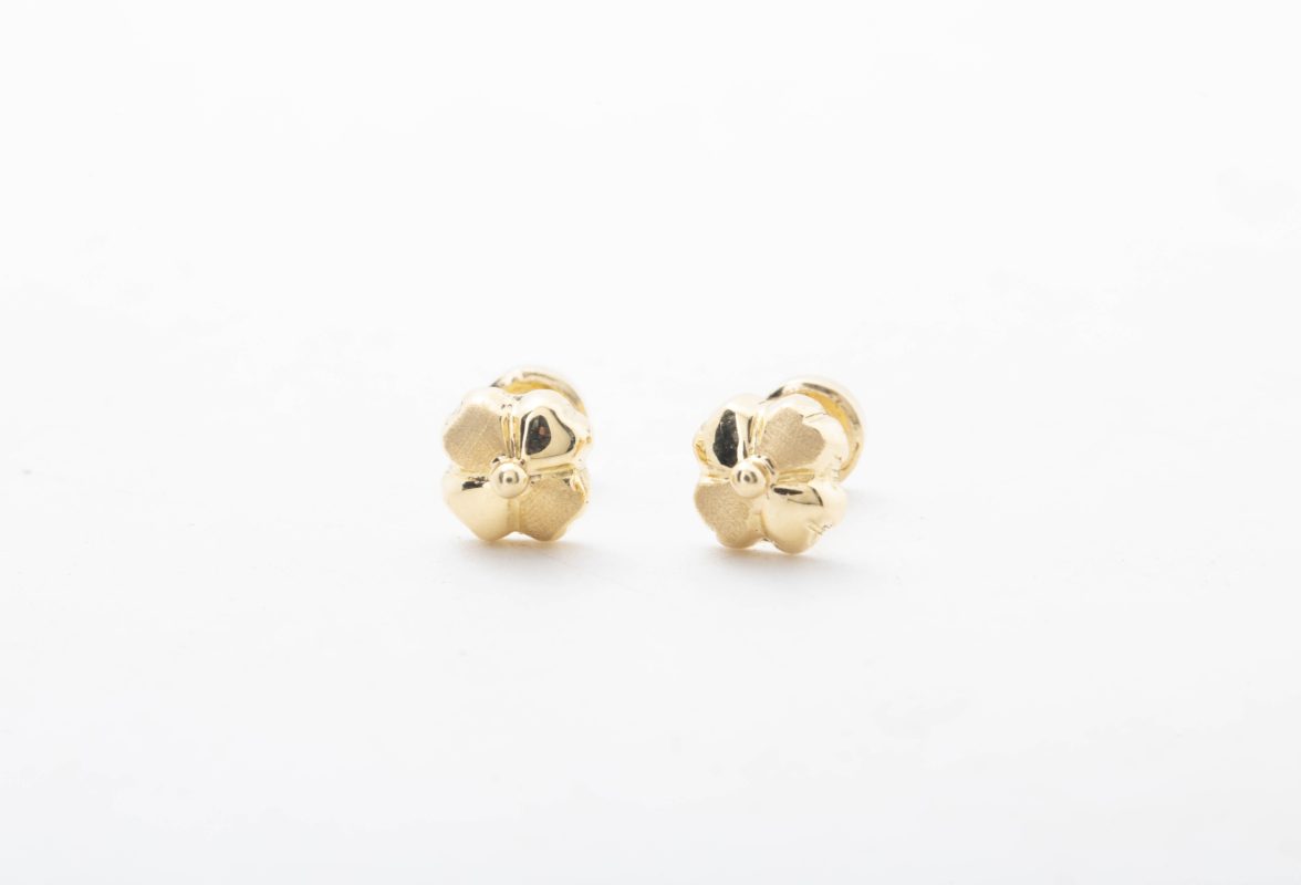 Aretes flor para bebé