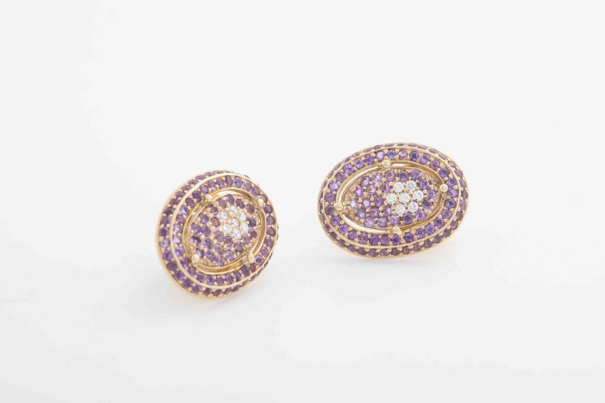 Aretes con brillantes y amatistas en oro amarillo