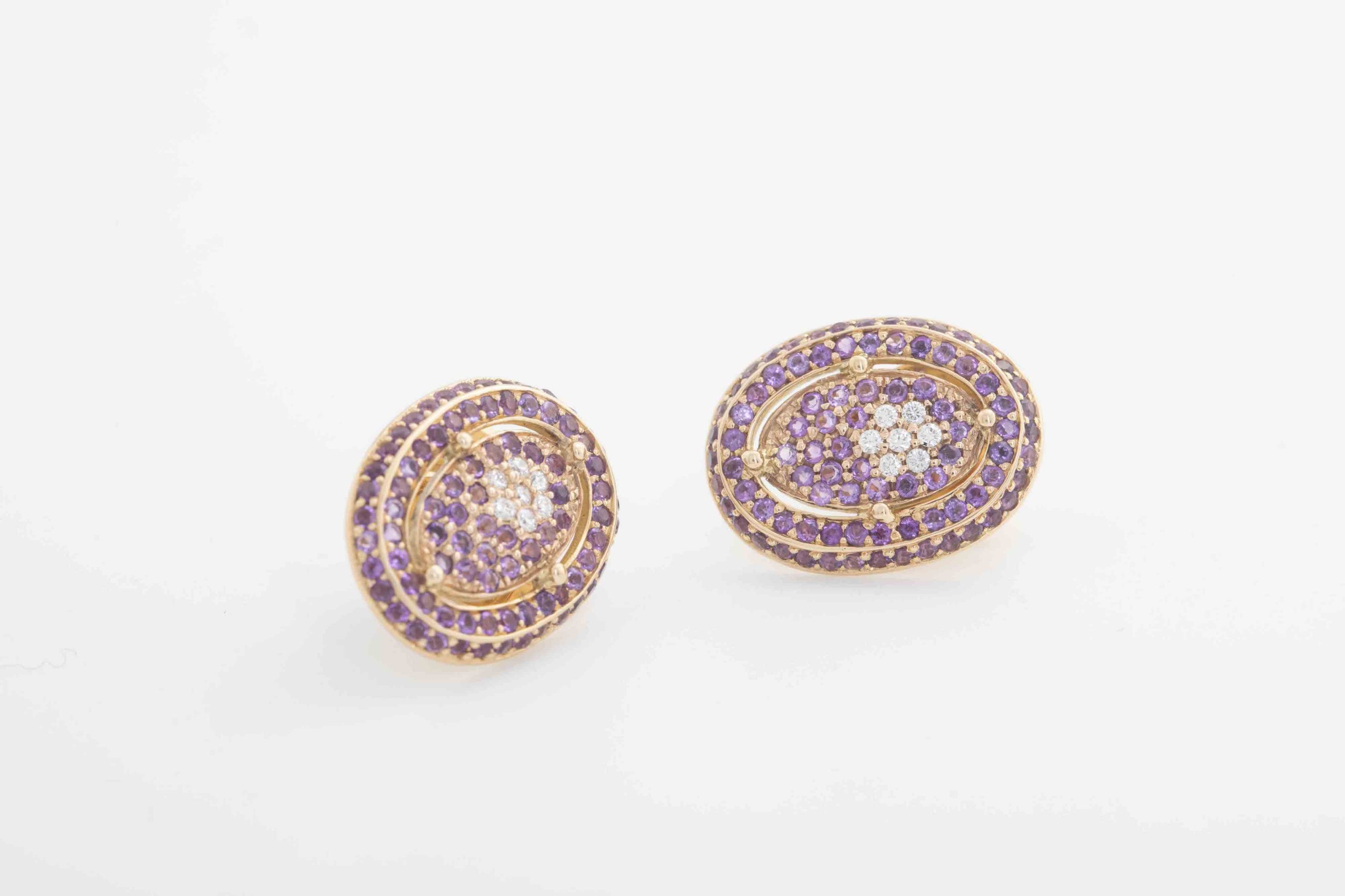Aretes con brillantes y amatistas en oro amarillo