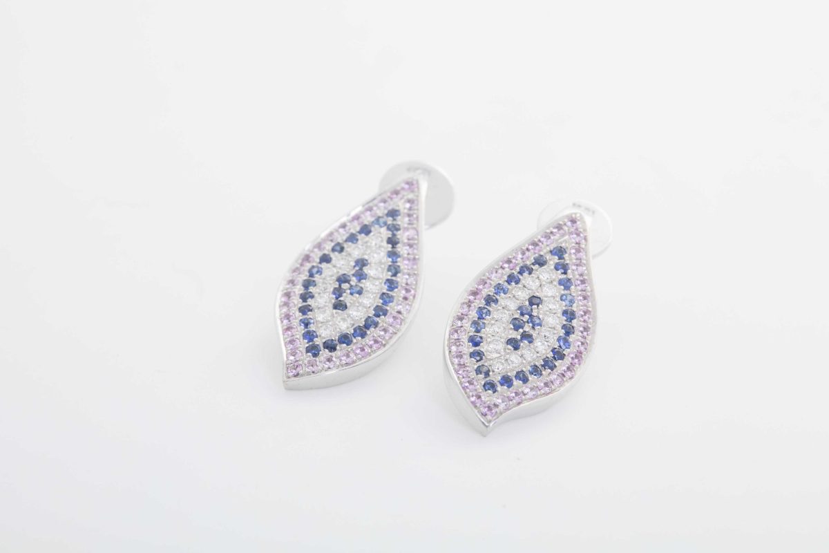 Aretes con brillantes y zafiros en oro blanco