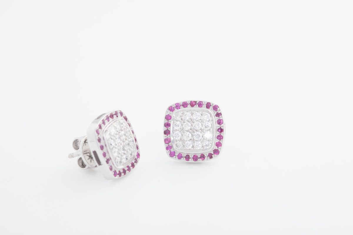 Aretes con brillantes y rubíes en oro blanco