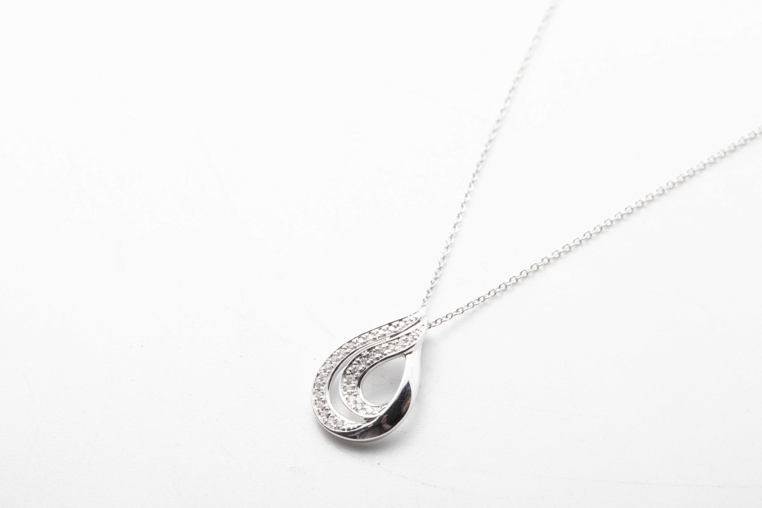 COLLAR CON BRILLANTES