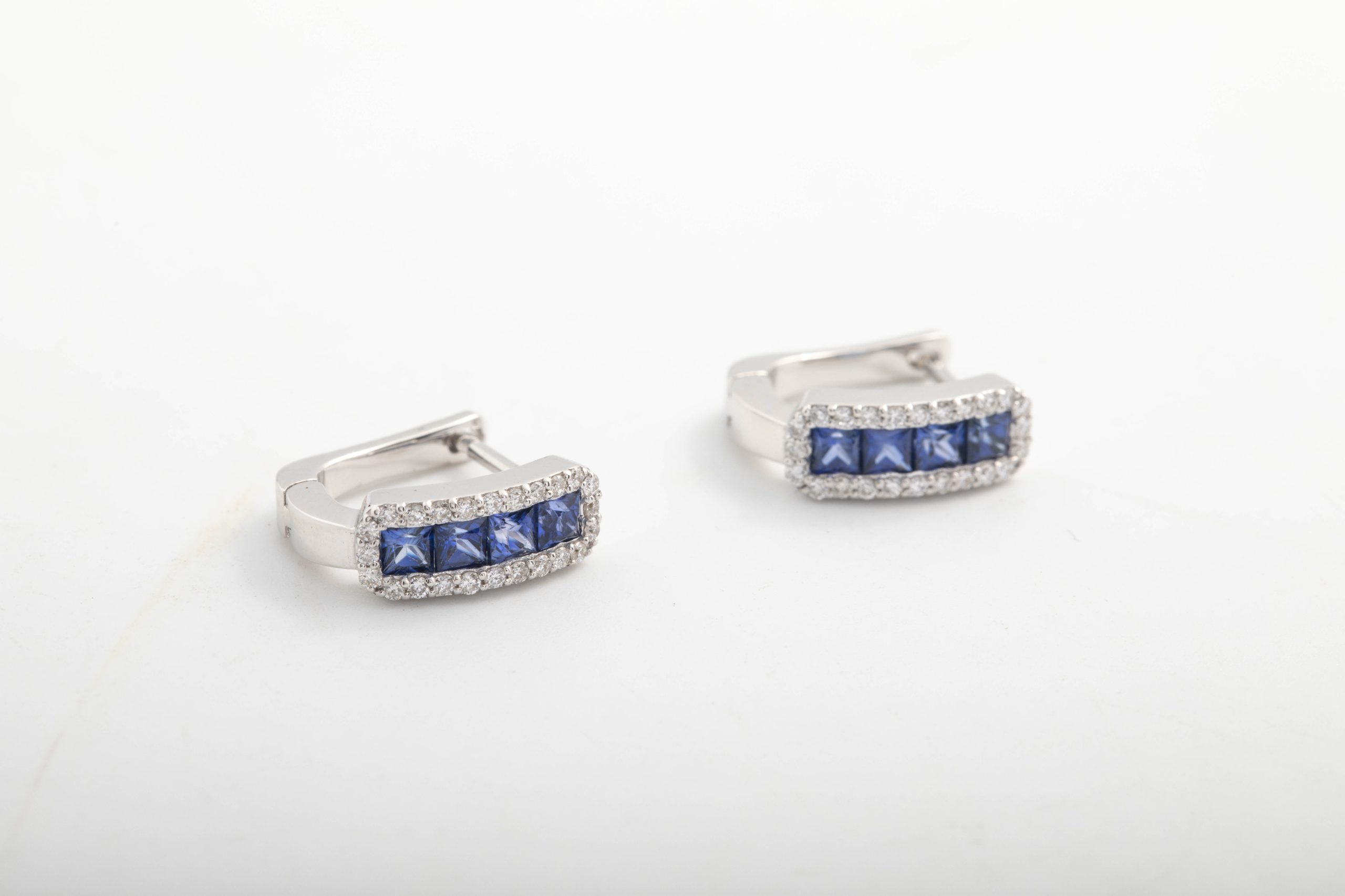Aretes con diamantes y zafiros