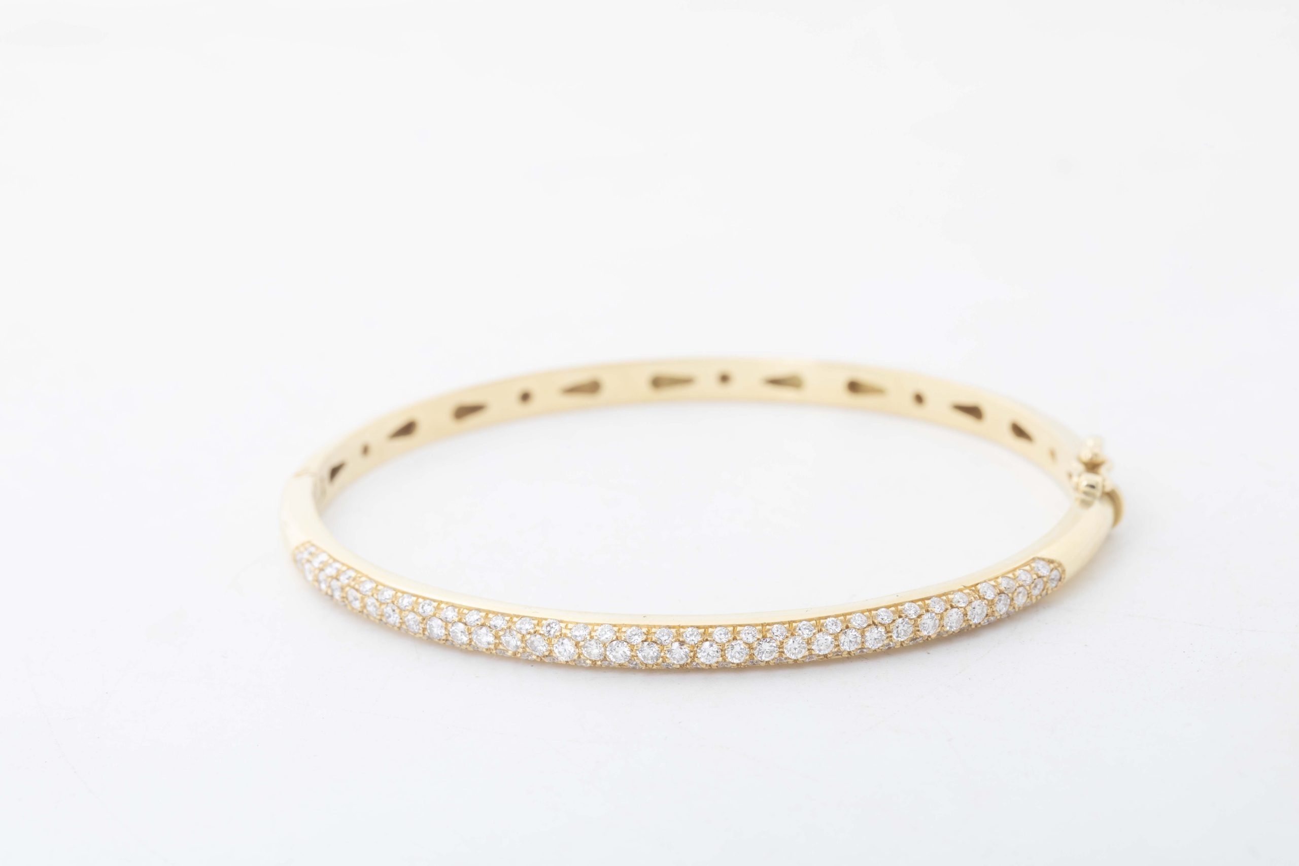Pulsera aro con diamantes pavé