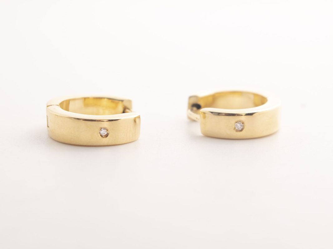 Argollas gruesas con brillantes