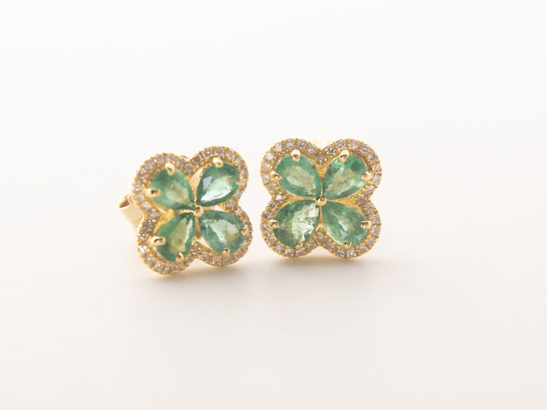 Aretes flor con esmeraldas