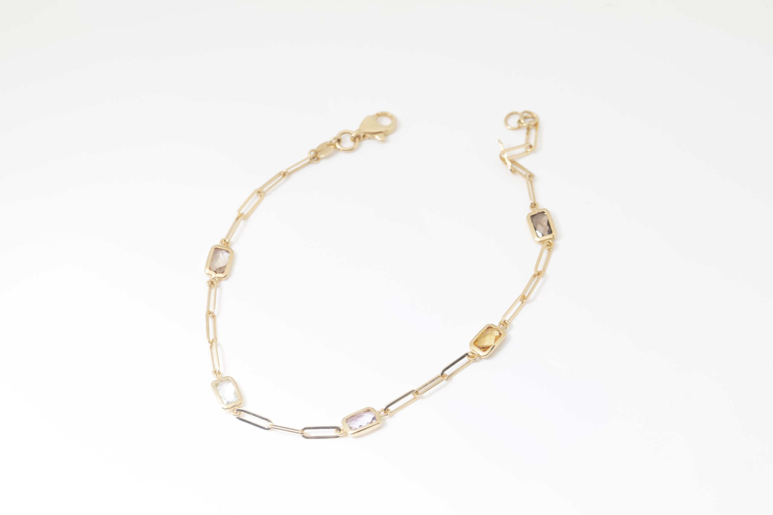 Pulsera con piedras de colores