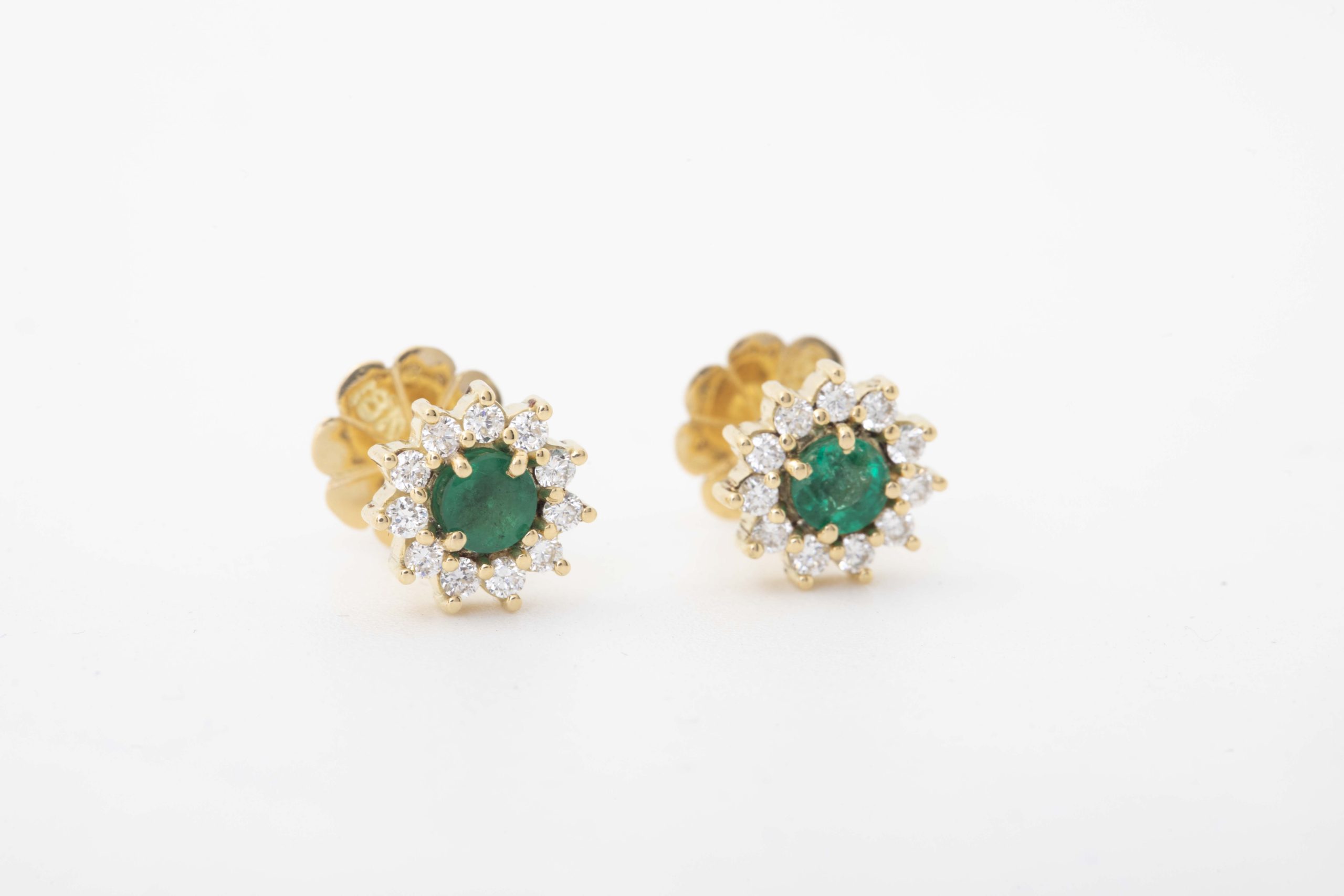 Aretes roseta con esmeraldas y diamantes