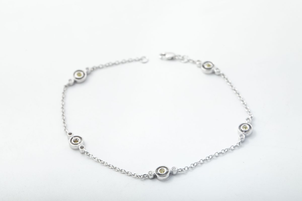 Pulsera con brillantes y zafiros