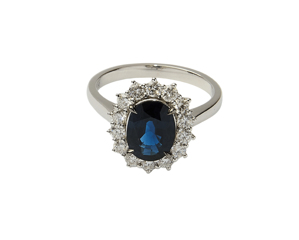 Anillo con un zafiro y diamantes