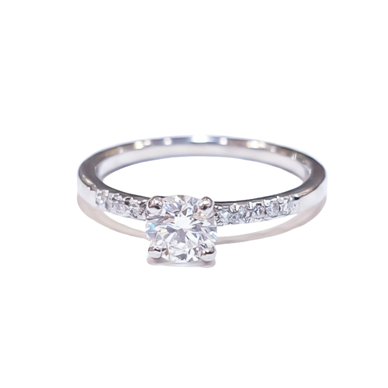 Anillo de compromiso con brillante de 0.57ct
