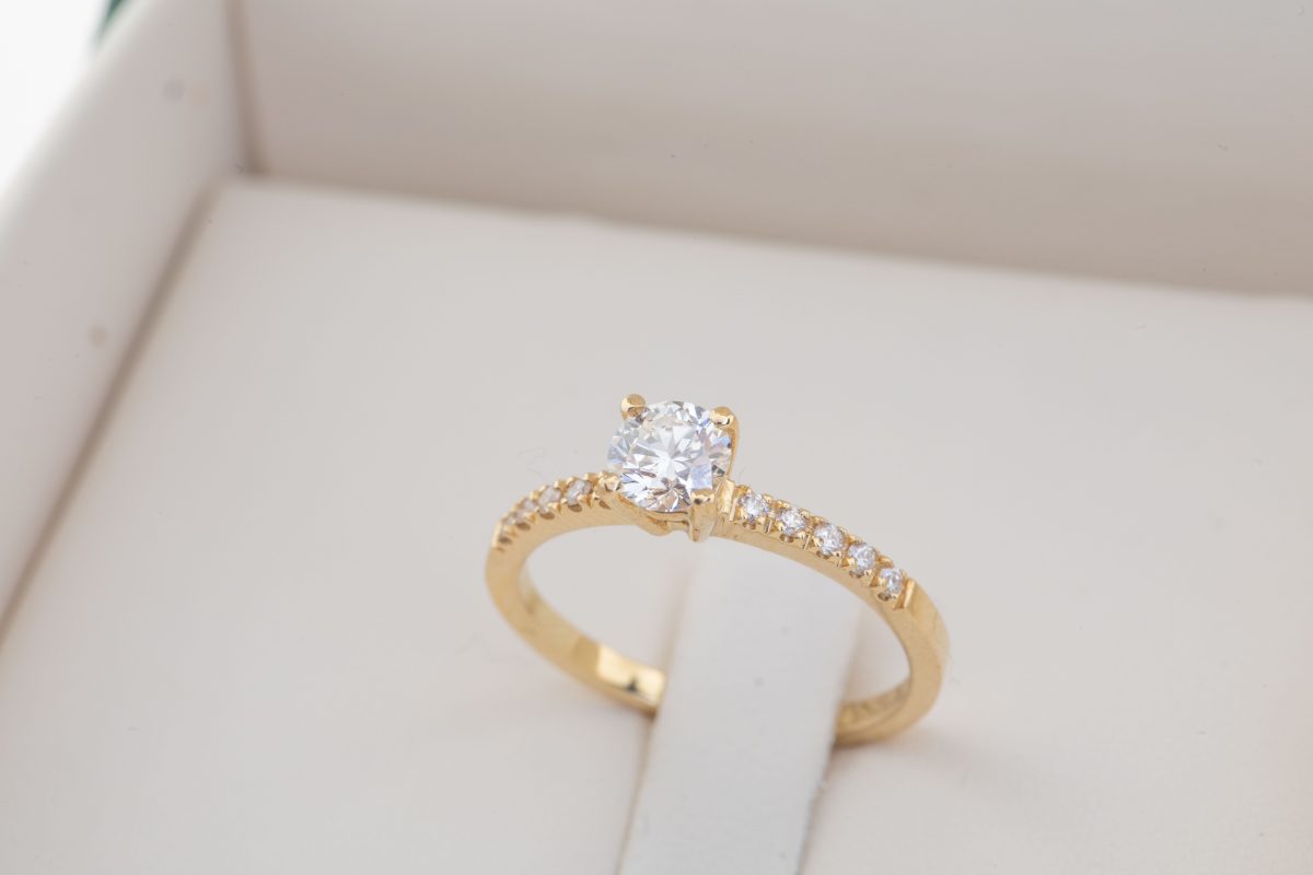 Anillo de compromiso con brillante 0.50ct