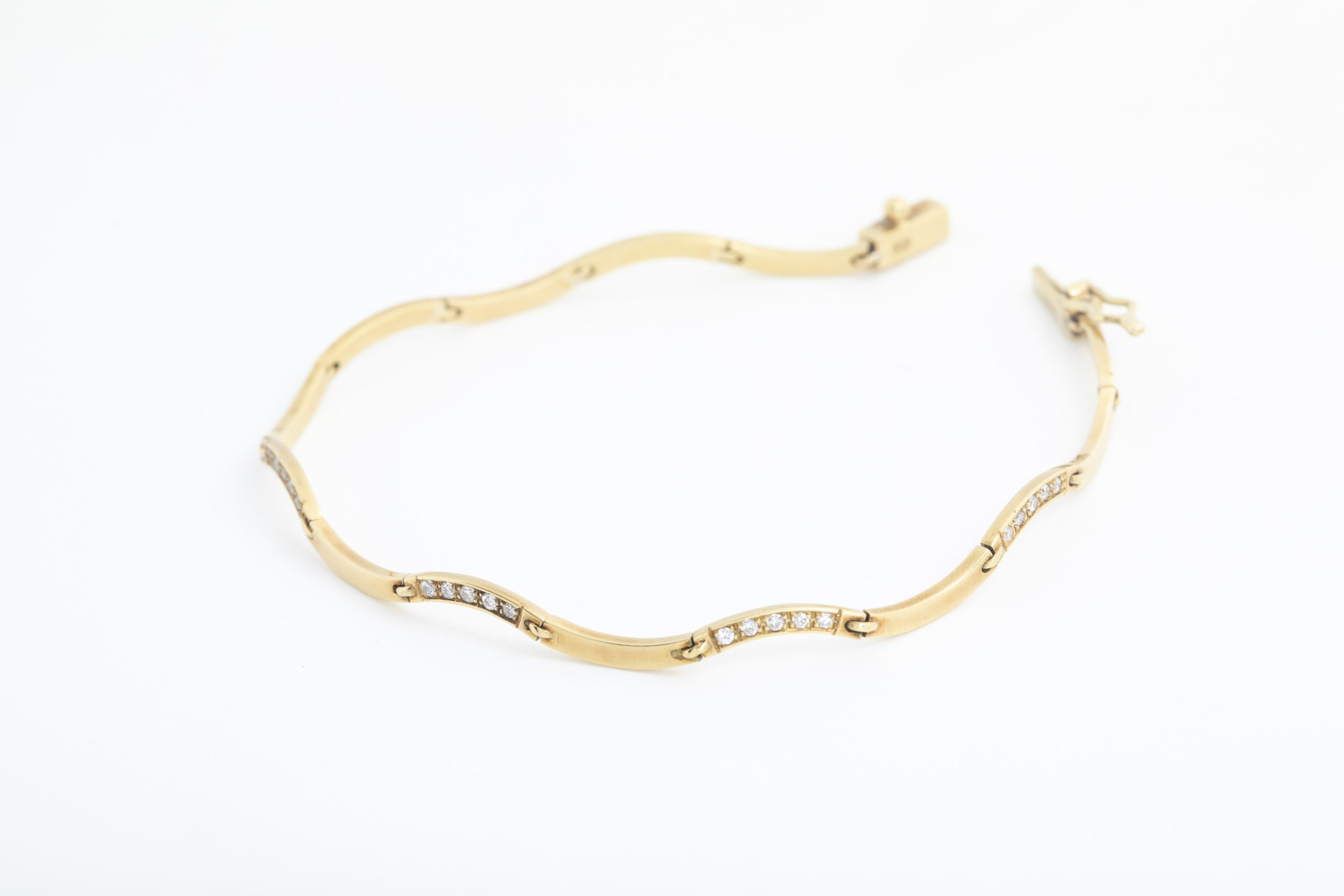 Pulsera ondeada con brillantes