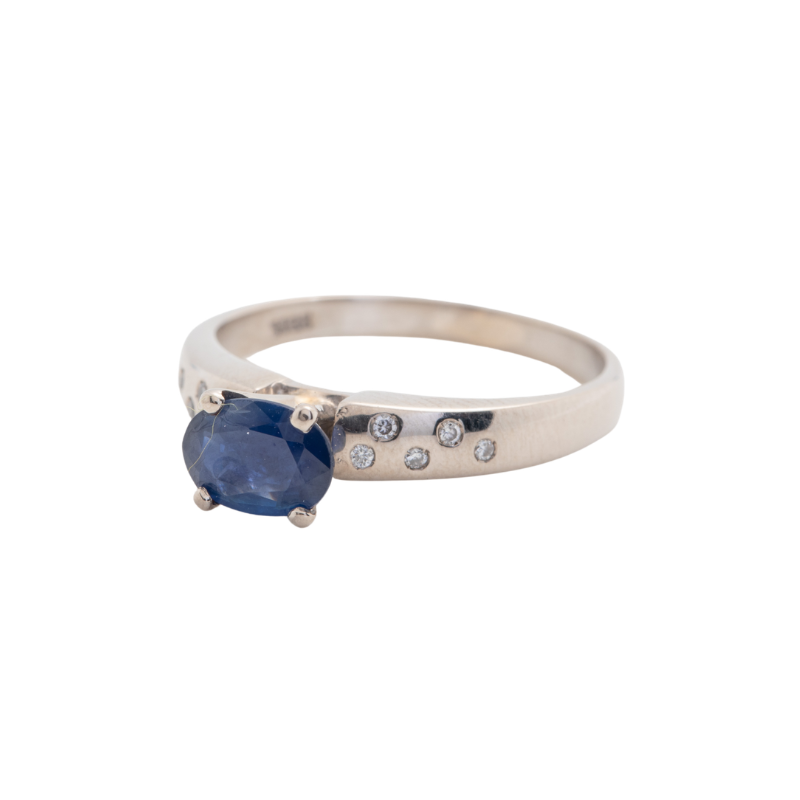 Anillo con zafiros y diamantes