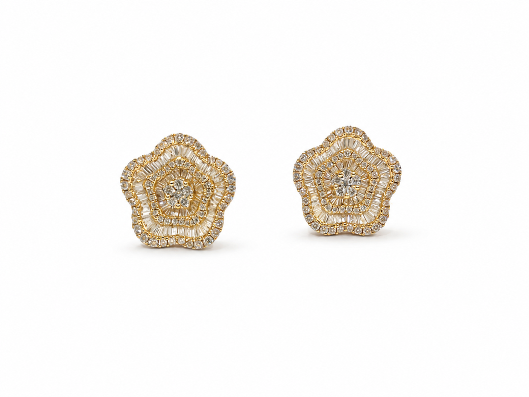 Aretes de flores con diamantes