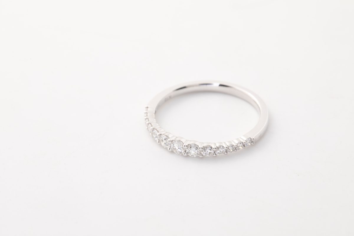 Anillo con diamantes en degradé