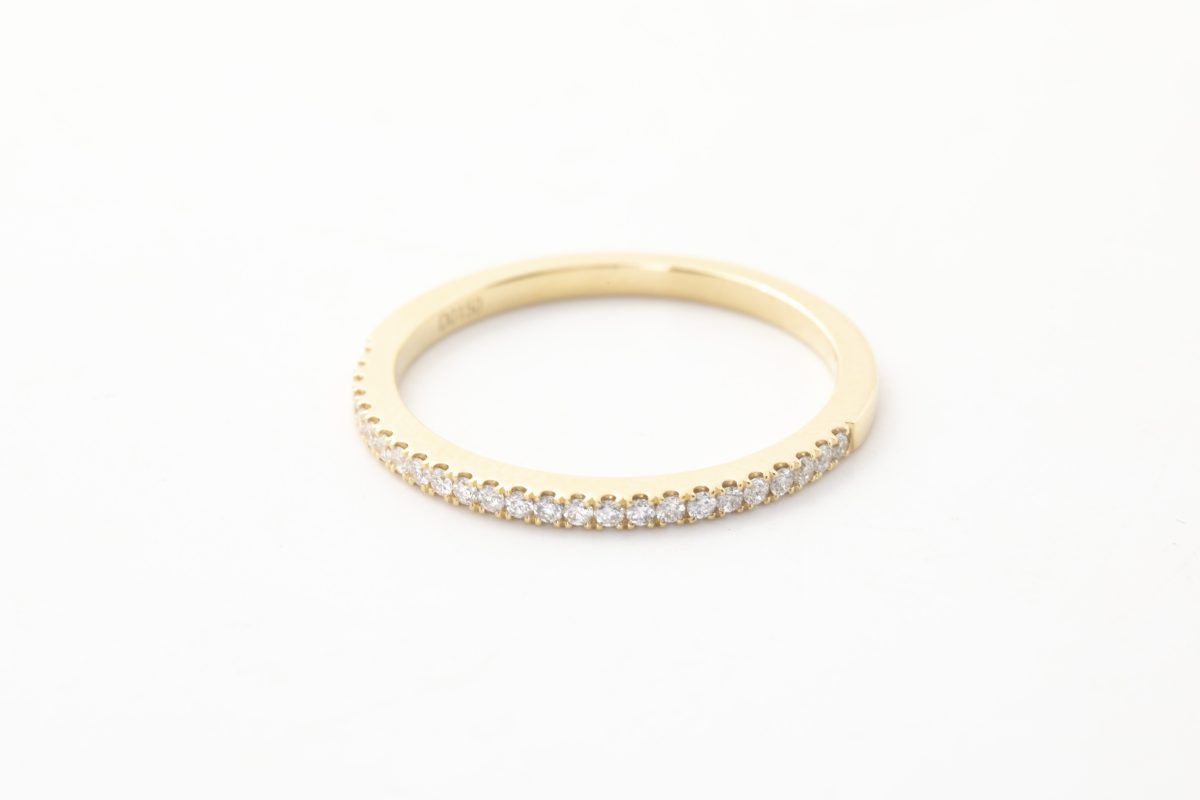 Anillo rivier en oro amarillo