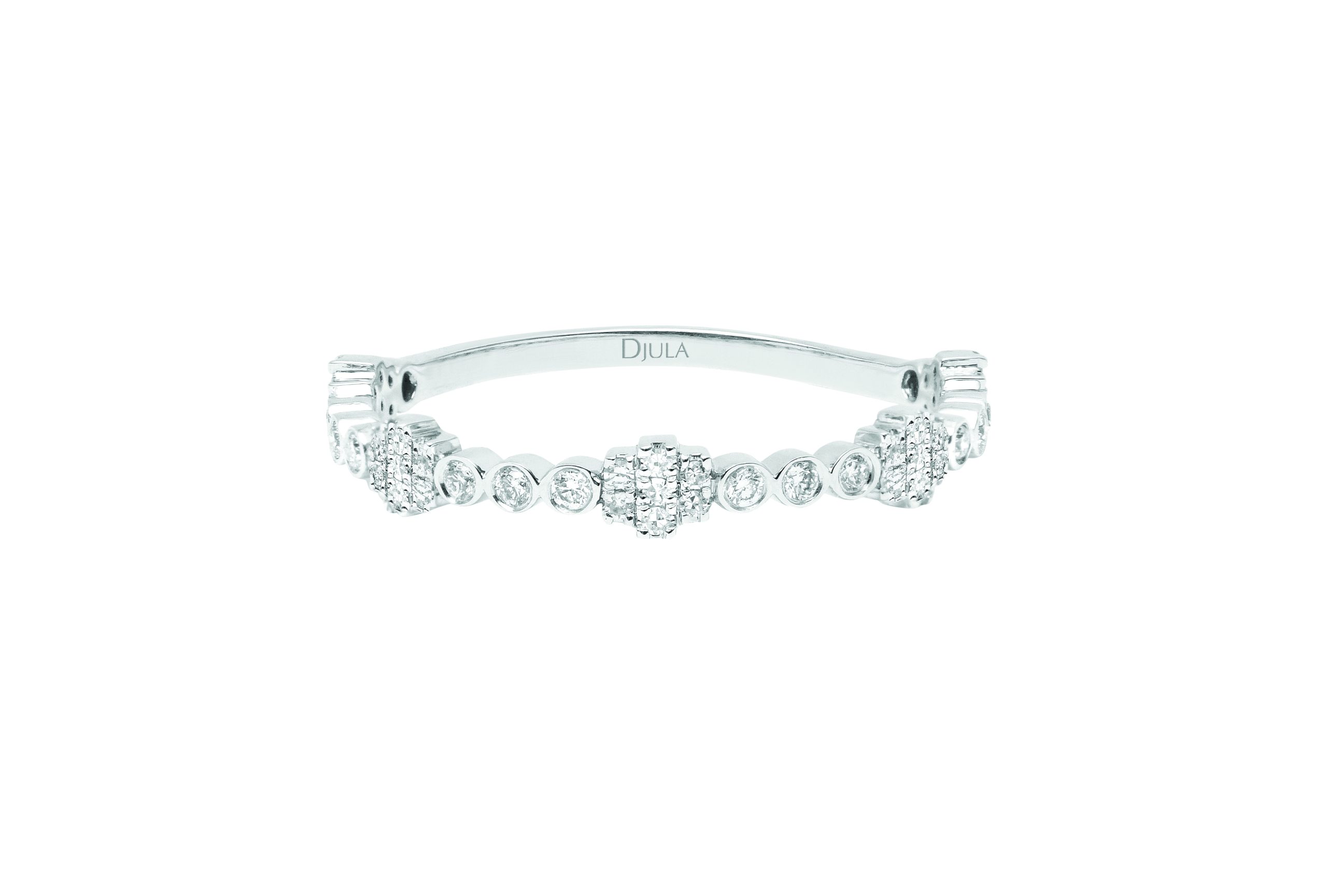 Anillo Djula con brillantes en oro blanco