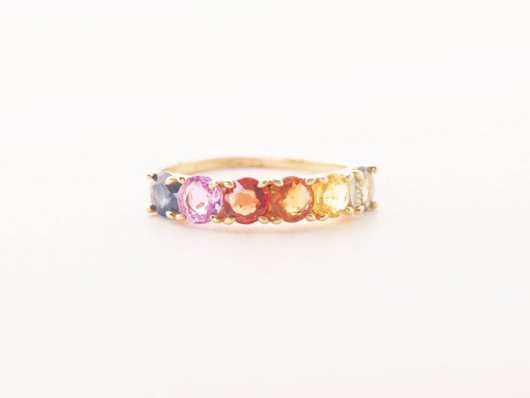 Anillo con zafiros de colores