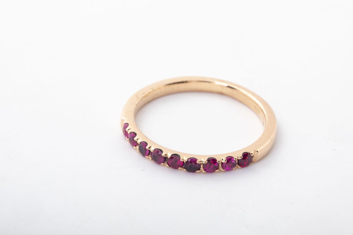 Sortija con rubies