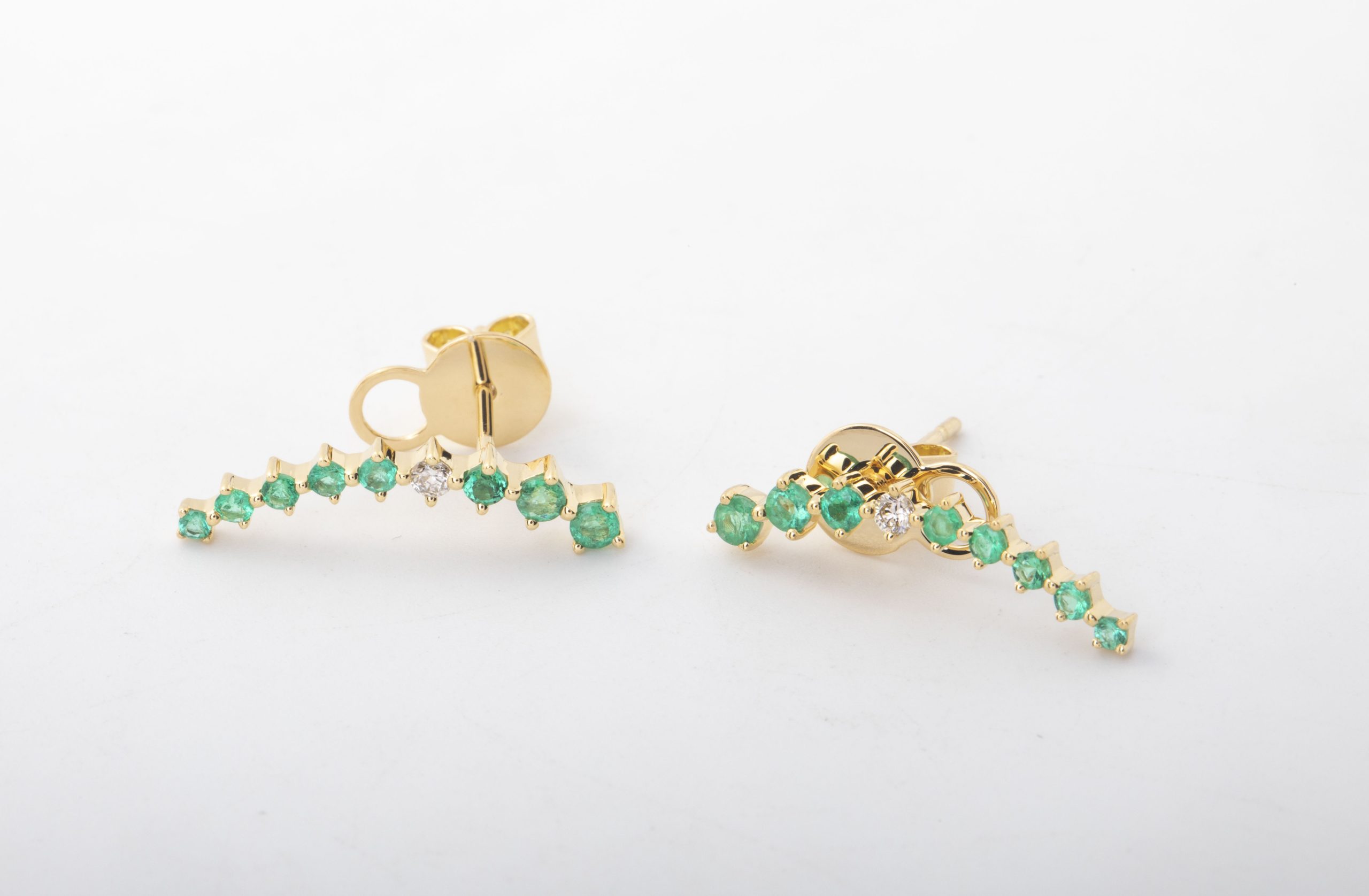 Par de aretes con diamantes y Esmeraldas