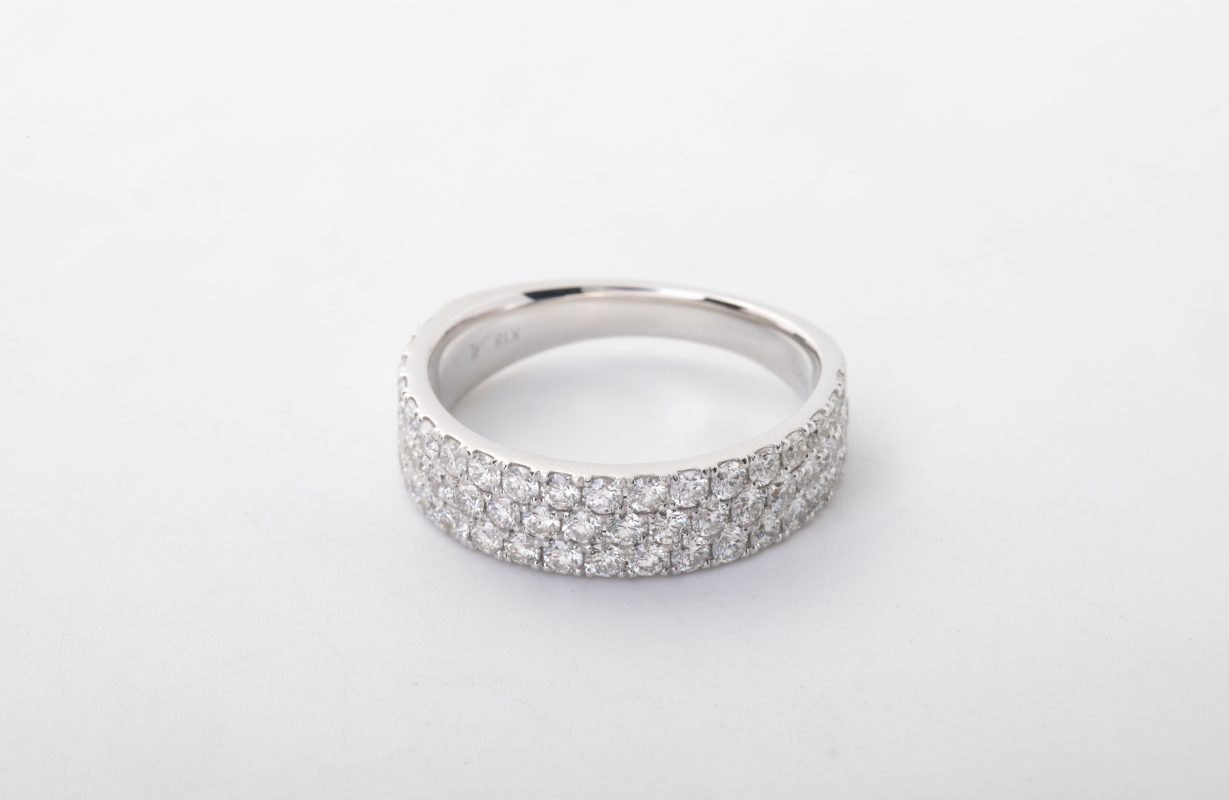 Sortija con diamantes