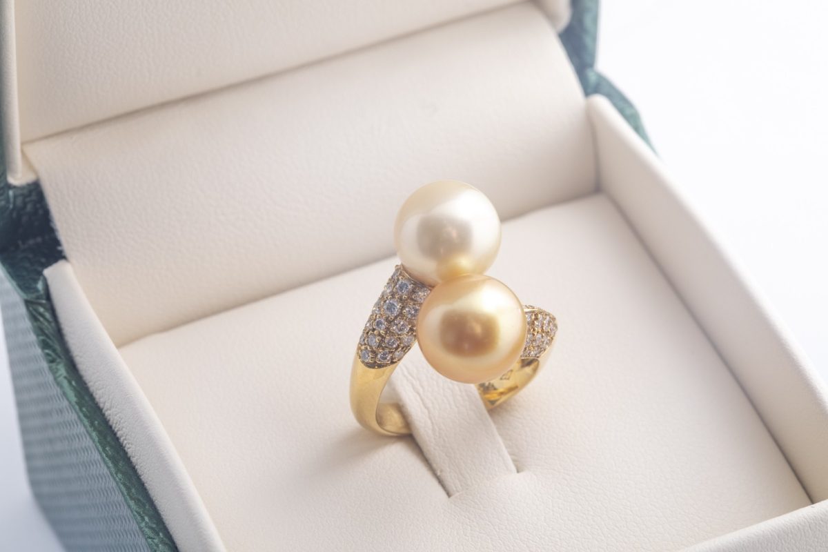 Sortija con perlas y brillantes