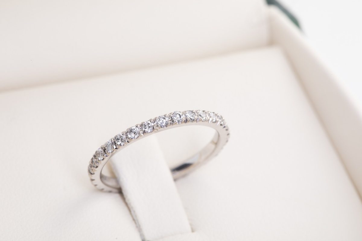 Sortija en oro blanco con brillantes