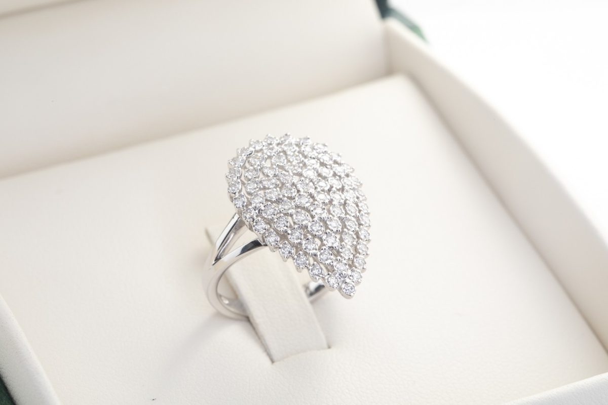 Sortija oro blanco con brillantes