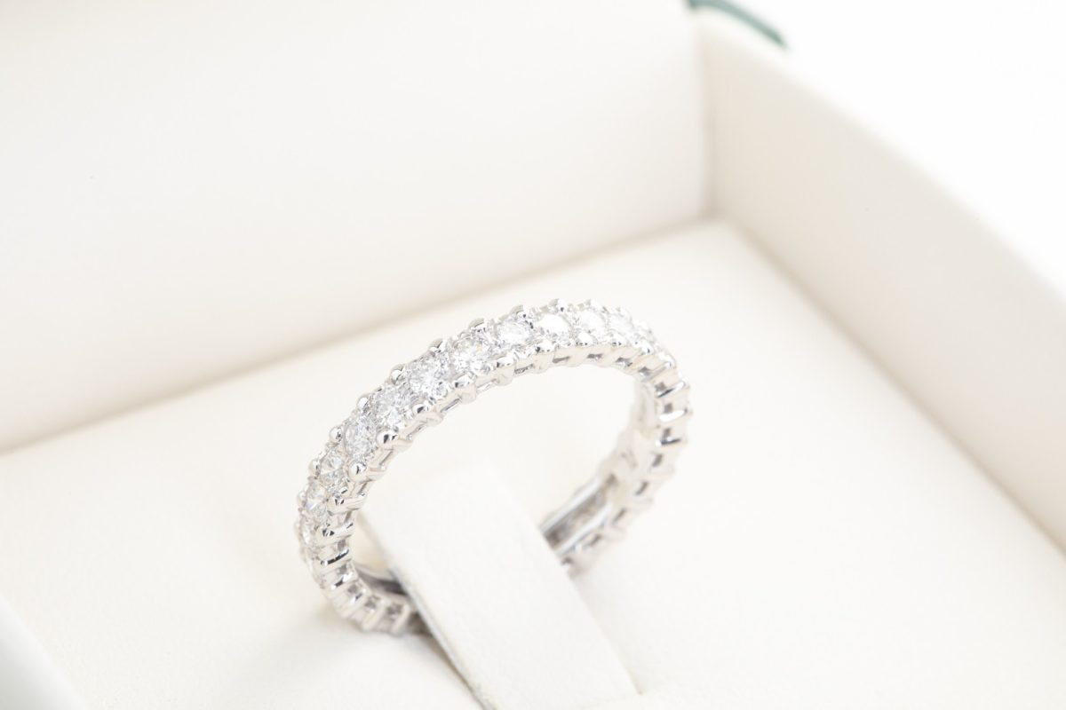 Sortija oro blanco con brillantes