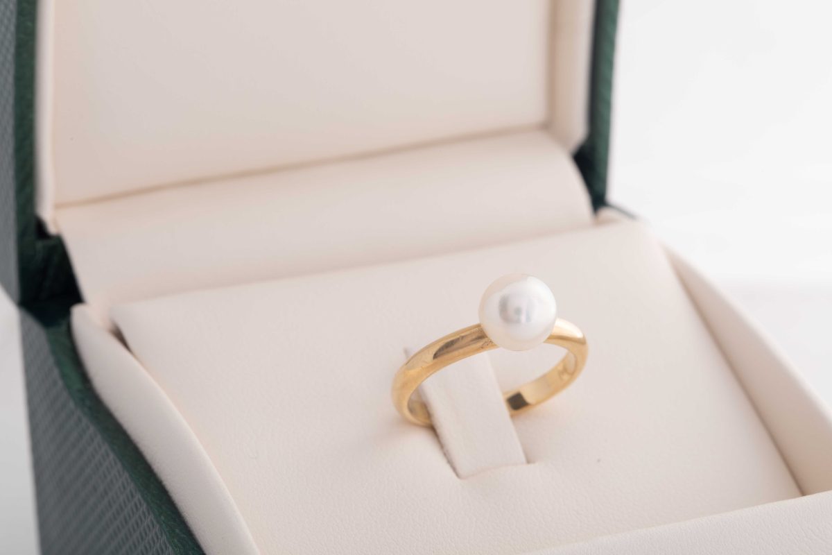 Anillo de perla con oro amarillo