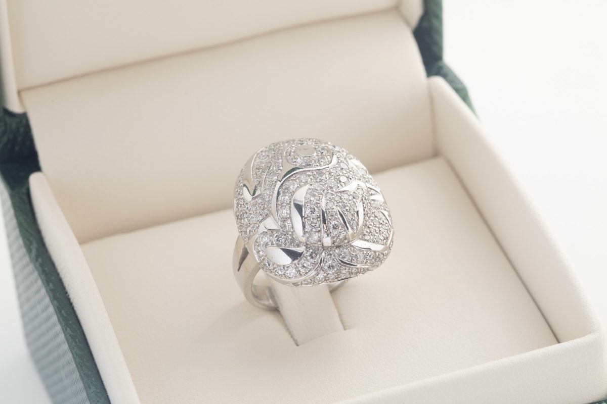 Anillo en oro blanco con brillantes