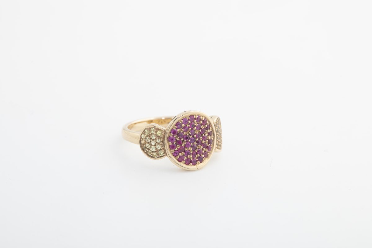 Anillo con rubies y zafiros