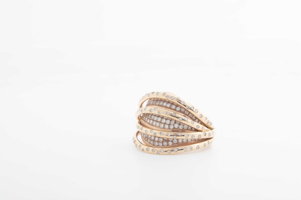 Anillo en oro rosado con diamantes