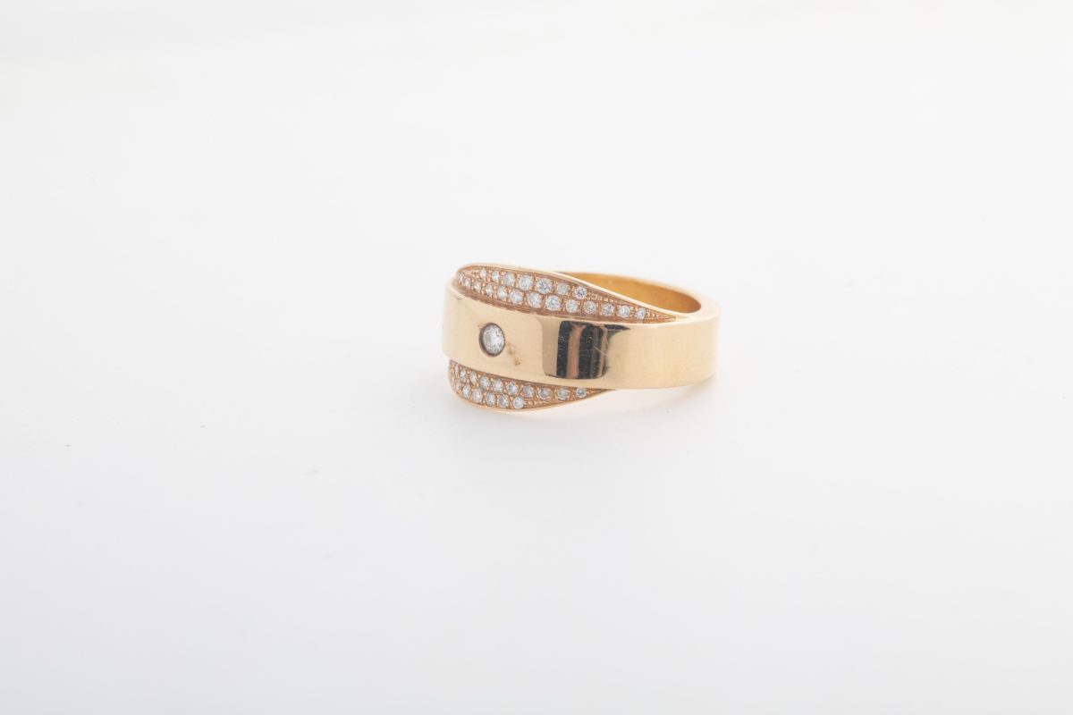 Anillo en oro rosado con diamantes