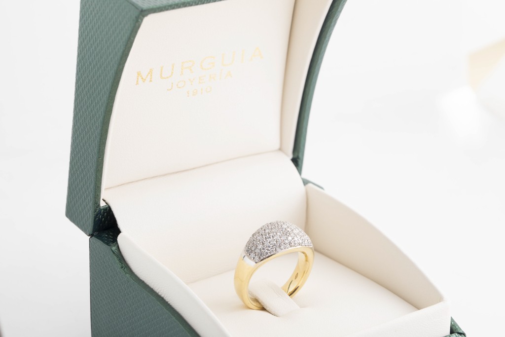 Anillo en oro blanco de 18Kt. con diamantes